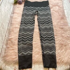 Lululemon Ebb to Street Gray Chevron Seamless Leggings sz 4